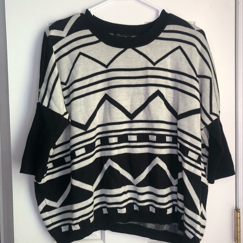 S Sweater geometric